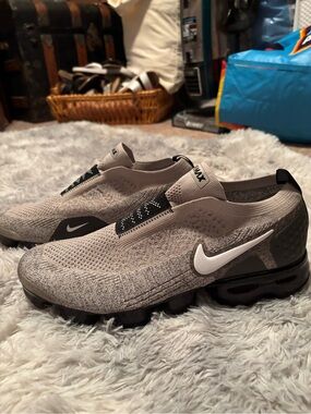 Nike Men’s Slip-On Flyknit VaporMax Sneakers - Gray/White/Black